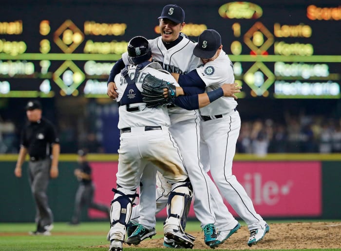 Hisashi-Iwakuma-no-hitter.jpg